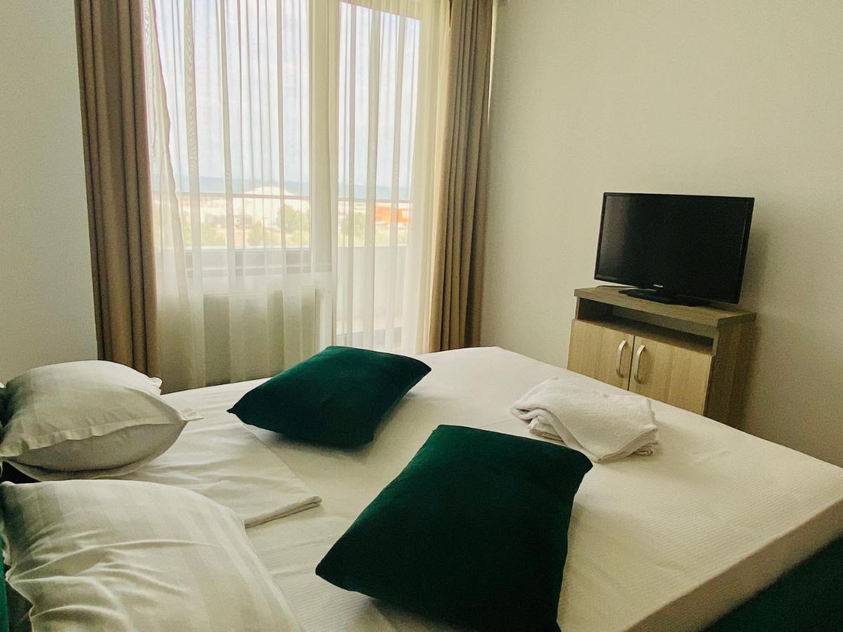 GH Summerland Mamaia Bagian luar foto